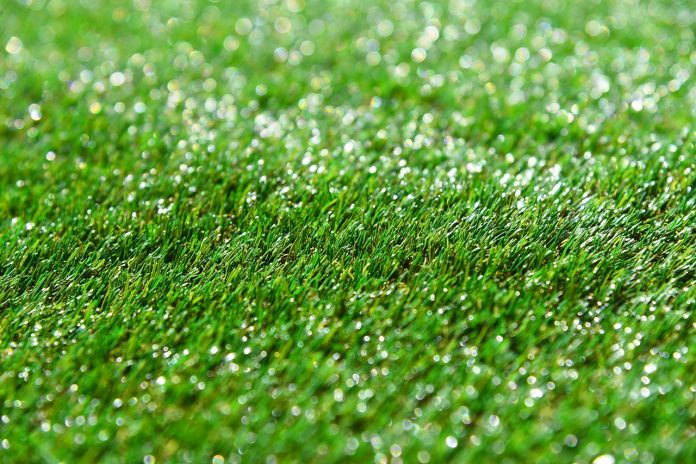 תחזוקה שוטפת של ​​דשא סינטטי